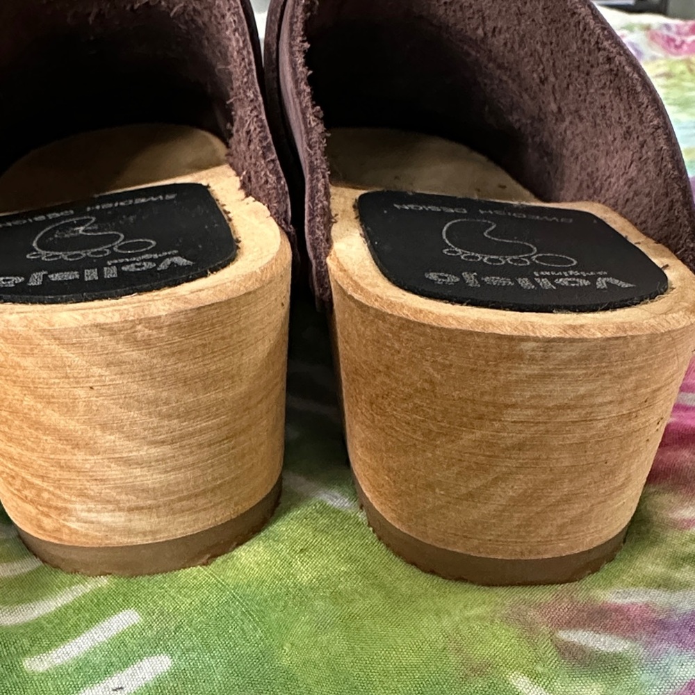 Women's Vollsko Brown Clogs - Picture 8 of 9